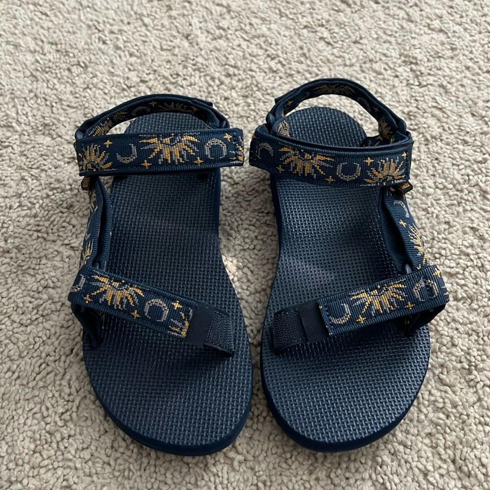 Teva Women's Original Universal Sun and Moon Printed Sandals Size 7